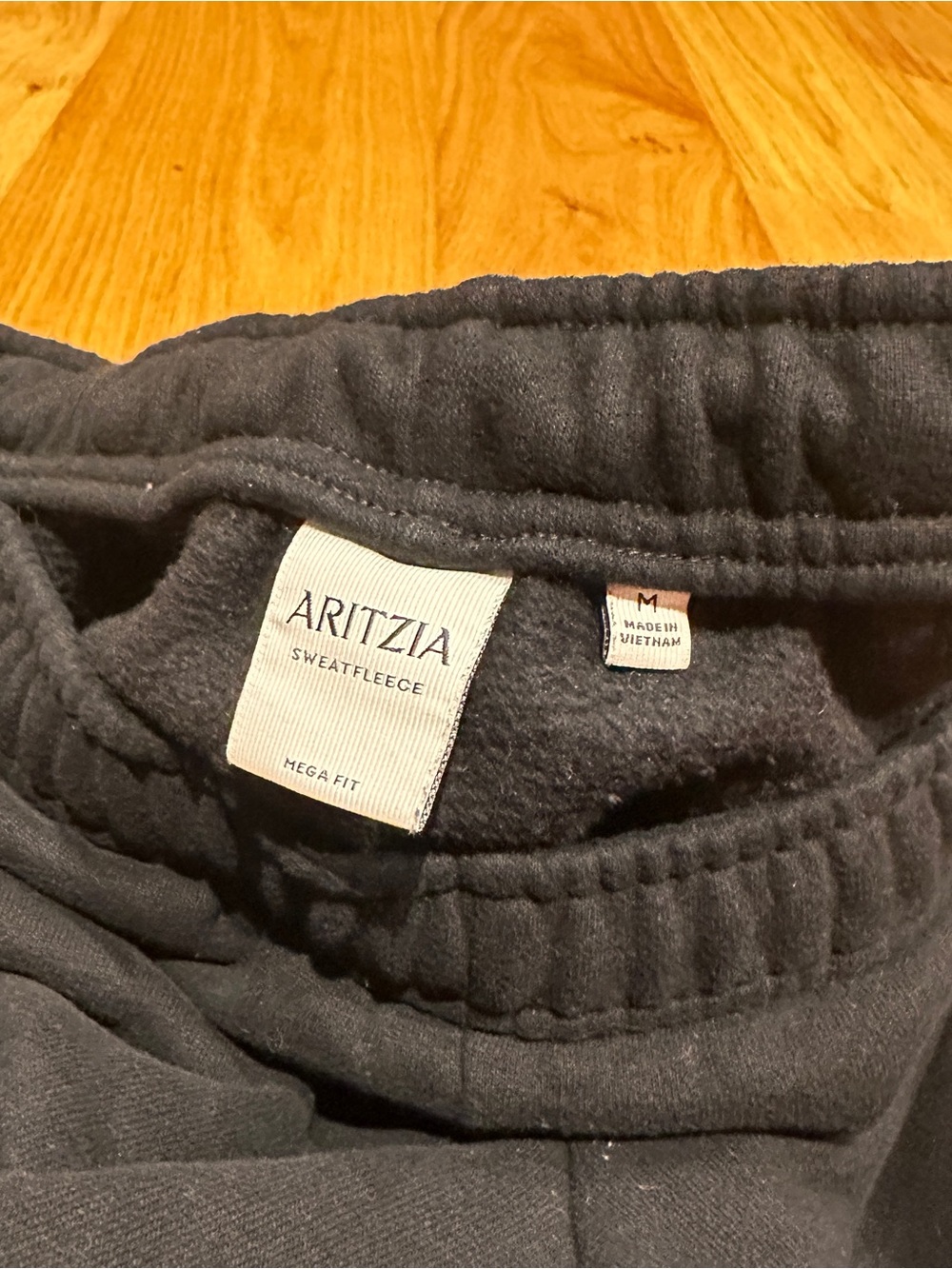 Aritzia Black Sweatfleece Mega Fit